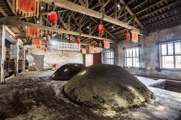 原酒卖不过矿泉水中小酒厂忙着找
